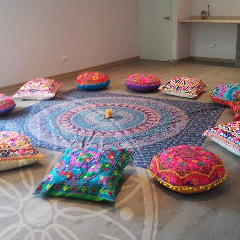 Salón con cojines